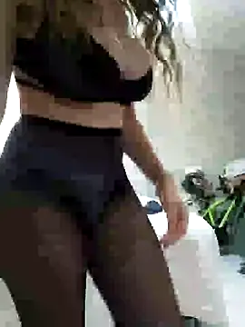 Snapshot of NovaMia chatting on February 16, 8:32 am NovaMia online show from February 16, 8:32 am