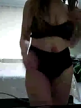 Snapshot of NovaMia chatting on April 8, 9:31 am NovaMia online show from April 8, 9:31 am