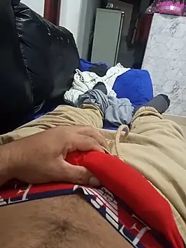 Snapshot of Alexanderreal23 chatting on February 4, 7:14 am Alexanderreal23 online show from February 4, 7:14 am