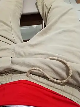 Snapshot of Alexanderreal23 chatting on February 25, 7:18 am Alexanderreal23 online show from February 25, 7:18 am