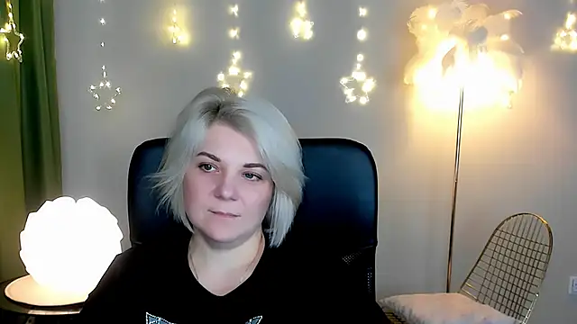 Snapshot of EvaEvals chatting on December 16, 7:24 am EvaEvals online show from December 16, 7:24 am