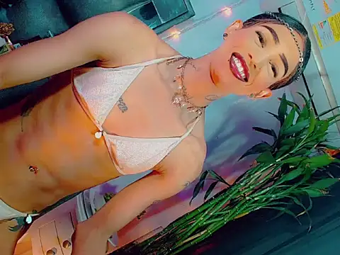 Snapshot of agathaferrer3 chatting on April 16, 8:15 am agathaferrer3 online show from April 16, 8:15 am