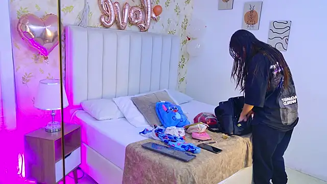 Celeste Clarke online show from February 16, 7:54 pm