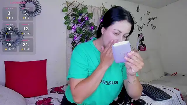 Juli castillo1 online show from June 2, 2:30 pm