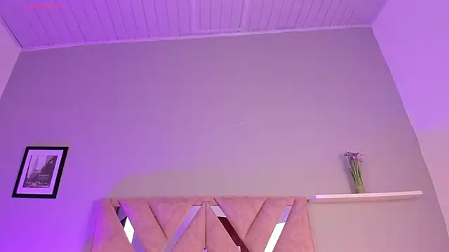 Amelia Saenz  online show from April 8, 8:20 pm