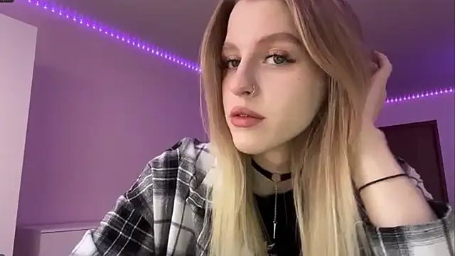 Snapshot of AzoticBasics chatting on December 15, 12:20 pm AzoticBasics online show from December 15, 12:20 pm