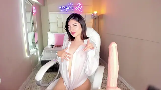 Snapshot of Claireuwu1 chatting on February 6, 7:17 pm Claireuwu1 online show from February 6, 7:17 pm