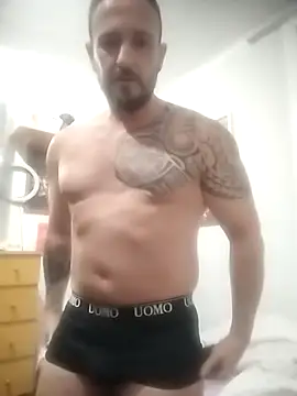 Snapshot of Tonybp84 chatting on December 16, 3:33 am Tonybp84 online show from December 16, 3:33 am