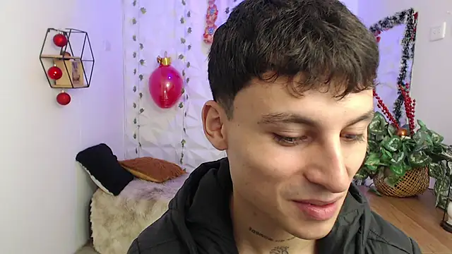 Snapshot of Noah_Vera chatting on December 16, 3:44 am Noah Vera online show from December 16, 3:44 am