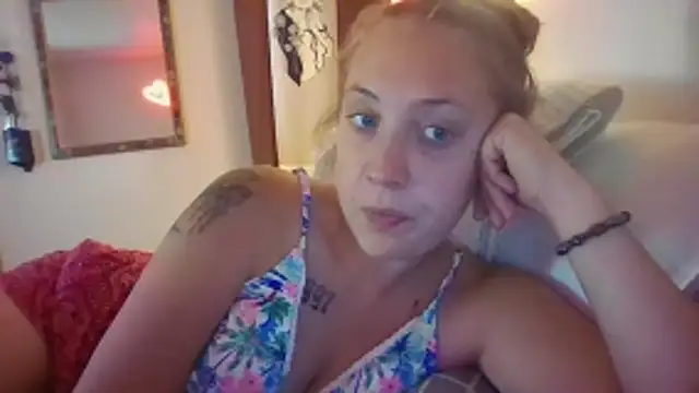 dixielover1229 online show from June 15, 10:45 pm