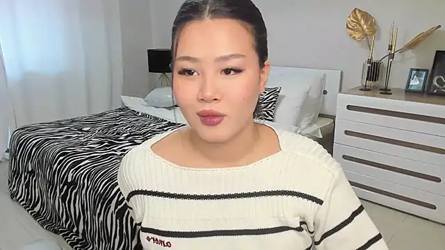 Brunette Charm online show from February 11, 11:15 am