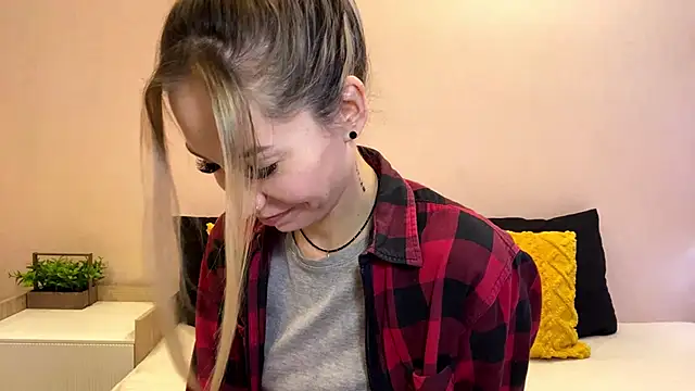 Snapshot of sun_under_skyy chatting on December 21, 10:11 am sun under skyy online show from December 21, 10:11 am