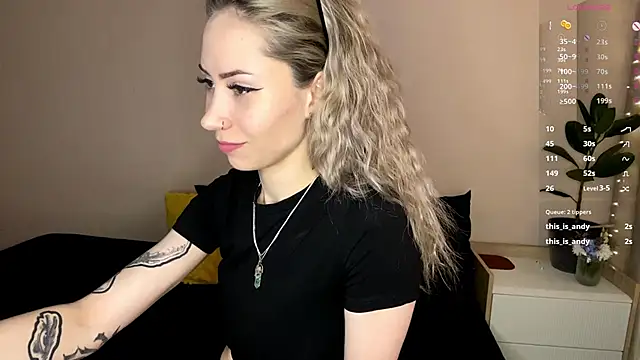 Snapshot of sun_under_skyy chatting on February 20, 2:08 am sun under skyy online show from February 20, 2:08 am