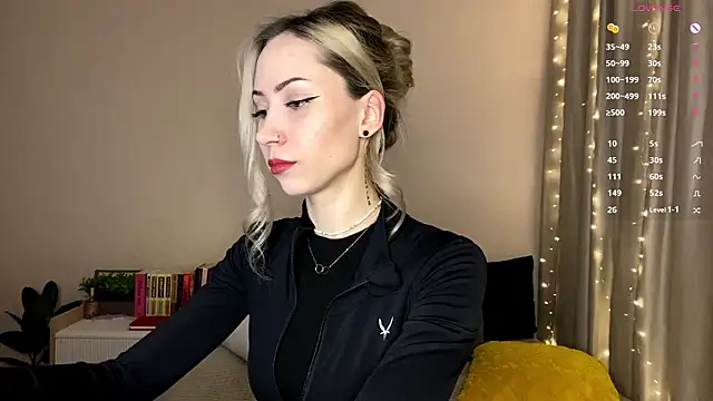 Snapshot of sun_under_skyy chatting on March 17, 2:38 am sun under skyy online show from March 17, 2:38 am