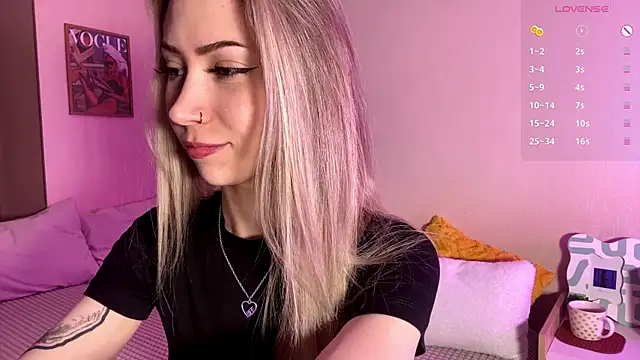 Snapshot of sun_under_skyy chatting on April 1, 3:29 am sun under skyy online show from April 1, 3:29 am