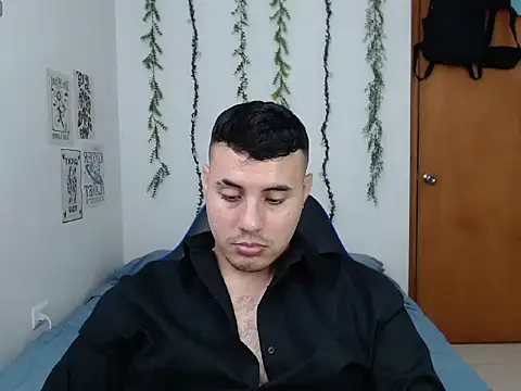 Snapshot of ENZO444_ chatting on December 15, 3:11 am ENZO444 online show from December 15, 3:11 am