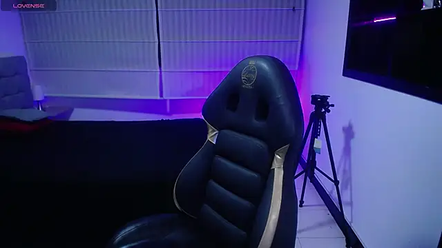 Snapshot of Kendall_fox_x chatting on December 15, 8:13 pm Kendall fox x online show from December 15, 8:13 pm