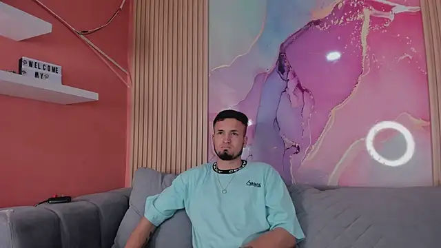 Snapshot of Magicsexx69 chatting on December 15, 10:47 pm Magicsexx69 online show from December 15, 10:47 pm