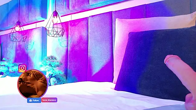 luna blannco online show from April 15, 3:41 pm