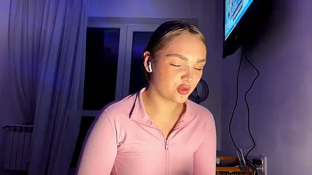 Ginnyinjeans online show from December 17, 5:41 pm