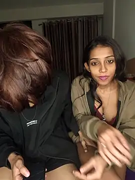 Snapshot of Night_Moon2 chatting on December 17, 11:33 pm Night Moon2 online show from December 17, 11:33 pm