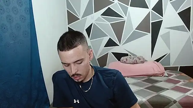 Snapshot of andyyboy chatting on January 7, 11:18 pm andyyboy online show from January 7, 11:18 pm