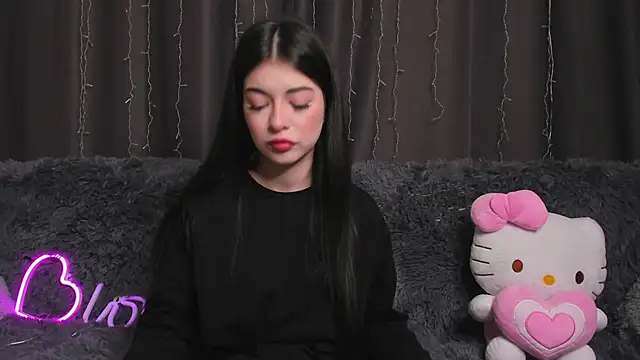 LisaColee online show from June 14, 1:13 pm