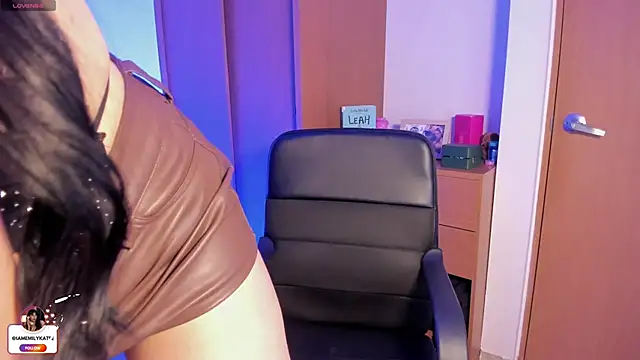 emily kate  online show from April 4, 12:31 am