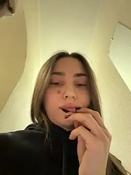 Snapshot of Lina_________ chatting on January 19, 10:08 am Lina online show from January 19, 10:08 am