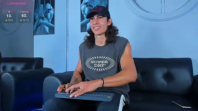 Snapshot of Jese_23 chatting on December 16, 7:19 pm Jese 23 online show from December 16, 7:19 pm