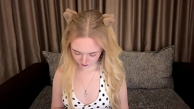 Dari Foxx online show from May 25, 10:38 pm