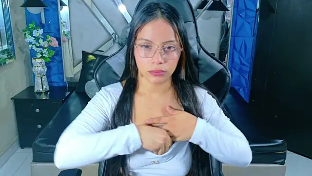 Snapshot of Jenna_Flor chatting on December 16, 10:04 pm Jenna Flor online show from December 16, 10:04 pm