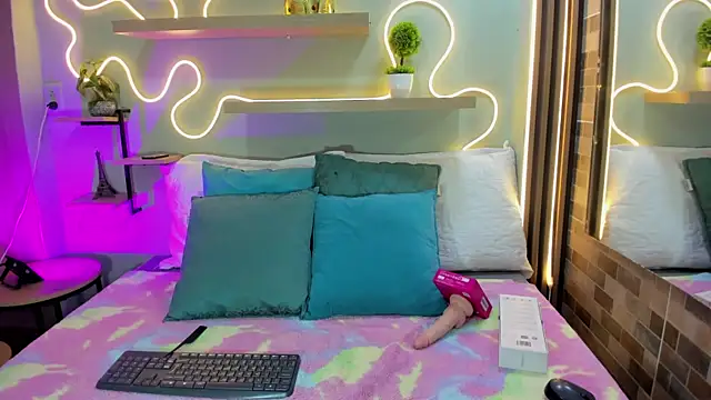 Sarah Clars online show from April 10, 12:49 am