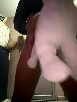 Snapshot of x143567 chatting on December 16, 5:56 am x143567 online show from December 16, 5:56 am