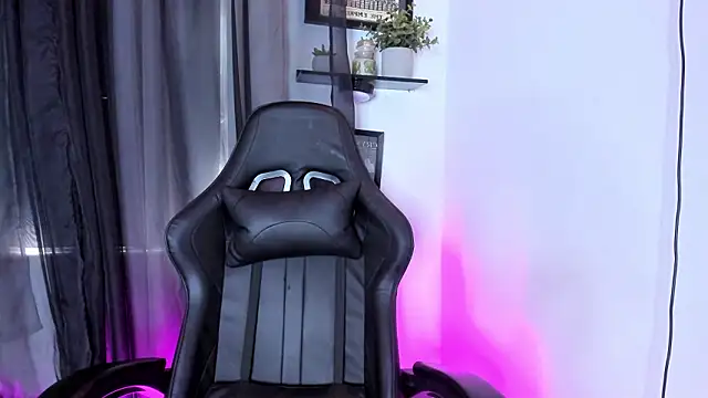 Snapshot of kota_cullenn chatting on February 4, 4:57 pm kota cullenn online show from February 4, 4:57 pm