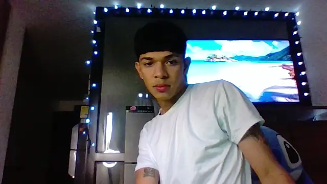 Snapshot of Glen_connor_11 chatting on December 16, 1:27 pm Glen connor 11 online show from December 16, 1:27 pm