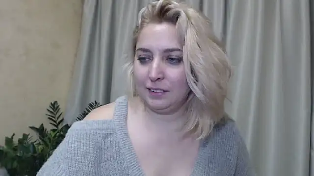 Snapshot of sweetpussy13 chatting on December 17, 12:11 pm sweetpussy13 online show from December 17, 12:11 pm