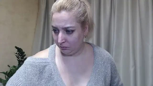 Snapshot of sweetpussy13 chatting on March 6, 9:58 am sweetpussy13 online show from March 6, 9:58 am