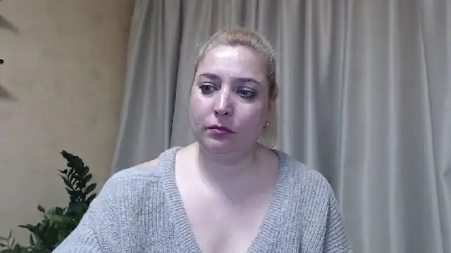 Snapshot of sweetpussy13 chatting on March 11, 9:56 am sweetpussy13 online show from March 11, 9:56 am