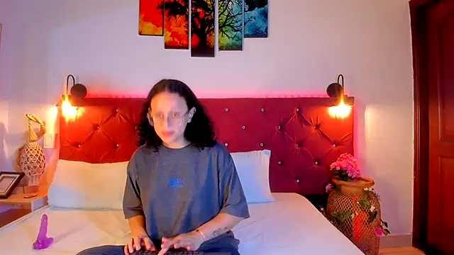 Trixye Moon online show from December 16, 4:39 am