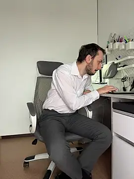 Lovebackground online show from March 4, 8:42 am