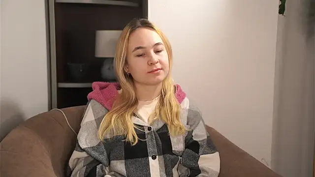 Snapshot of KenaLeski chatting on December 16, 4:39 am KenaLeski online show from December 16, 4:39 am