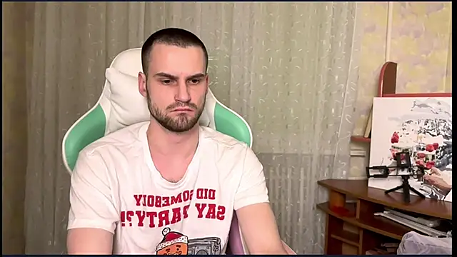 Snapshot of Iveeran chatting on December 13, 7:53 pm Iveeran online show from December 13, 7:53 pm