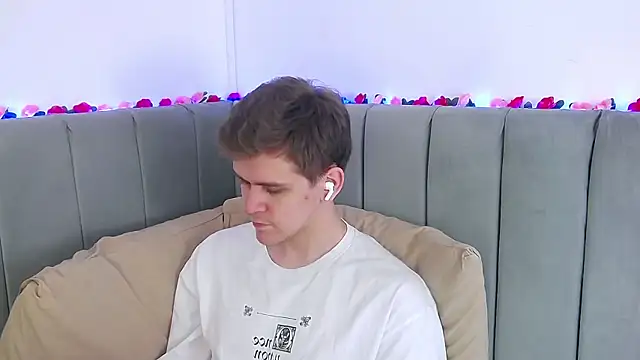 NickJohnas online show from February 21, 3:40 am