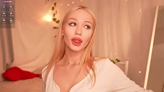 Snapshot of party_4_u chatting on December 18, 2:34 pm party 4 u online show from December 18, 2:34 pm