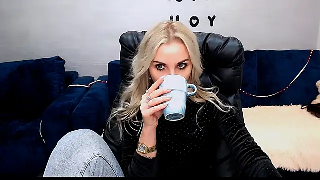 Hanna--Sweet online show from December 16, 11:37 am