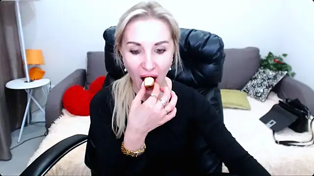 Snapshot of Hanna--Sweet chatting on February 4, 10:32 am Hanna--Sweet online show from February 4, 10:32 am