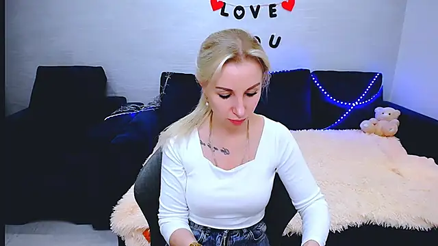 Snapshot of Hanna--Sweet chatting on February 13, 11:50 am Hanna--Sweet online show from February 13, 11:50 am