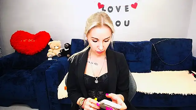 Hanna--Sweet online show from April 5, 10:45 am