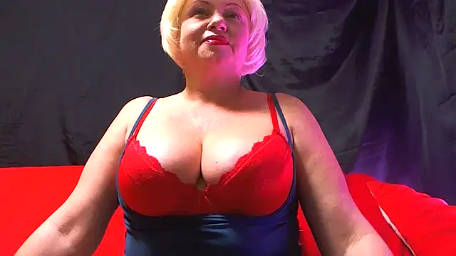 NaughtyMILF4UX online show from January 18, 10:30 am